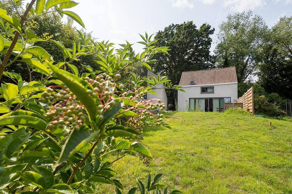 Charming 2-bedroom villa in brilliant Merelbeke-Melle with Ac in Melle (Flandes Oriental), Provincia de Flandes Oriental