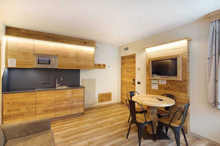 Apartamento entero, Apartamento 'Chalet Leur Gusja Golp Bilocale' con vistas a la montaña, jardín compartido y Wi-Fi in Livigno (Town), Livigno