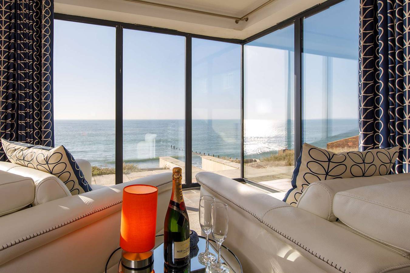 The Sea House - Ultimate Seafront Living & Sunsets in Selsey, West Sussex