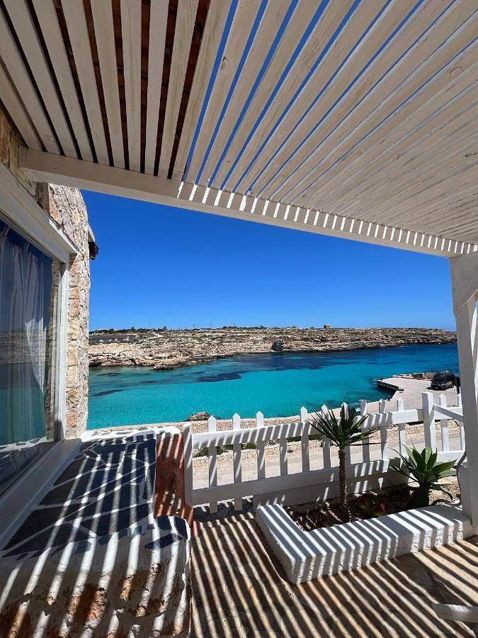 Location de vacances pour 4 personnes, avec vue ainsi que balcon et jardin dans Lampedusa - 2