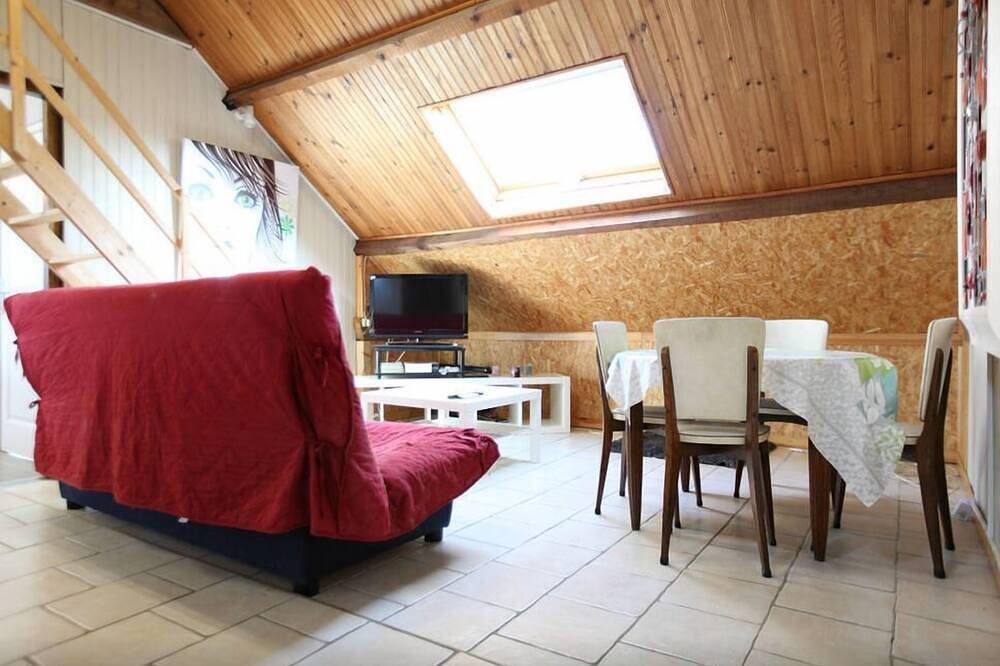 Appartement entier, Superbe Loft avec piscine chauffée et son studio in Esvres, Région de Tours
