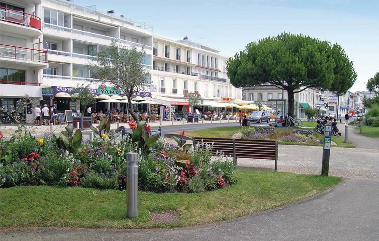 Apartamento vacacional entero, Apartamento en planta alta, a 2 km de Plage du Bureau in Vaux-sur-Mer, Côte de Beauté