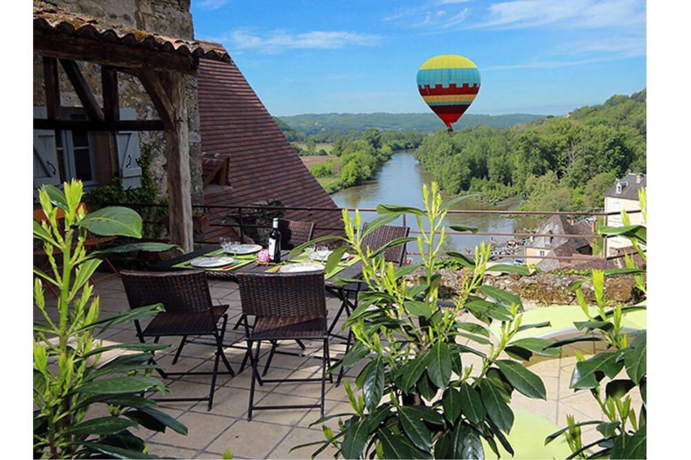 Maison de pierre du Xivème siècle au coeur de Beynac. Superbe jardin panoramique in Beynac-et-Cazenac, Périgord Noir