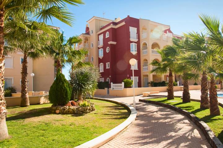 Ferienwohnung für 4 Personen, mit Balkon und Garten sowie Pool in Los Alcázares - 2