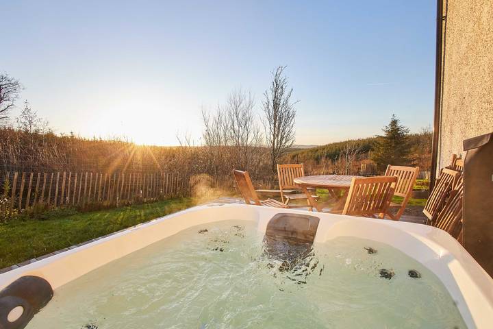 Ferienhaus für 5 Personen, mit Garten und Whirlpool - 1
