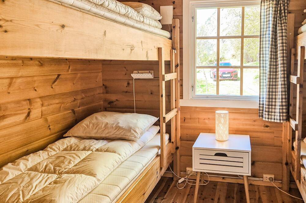 2 bedroom cozy home in Eikesdal in Nesset, Norra Fjordnorge