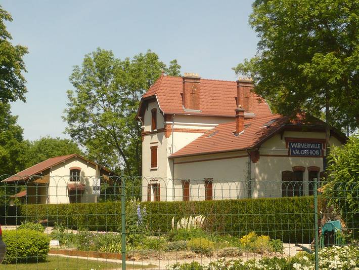 Gîte pour 14 personnes, avec terrasse et jardin à Warmeriville