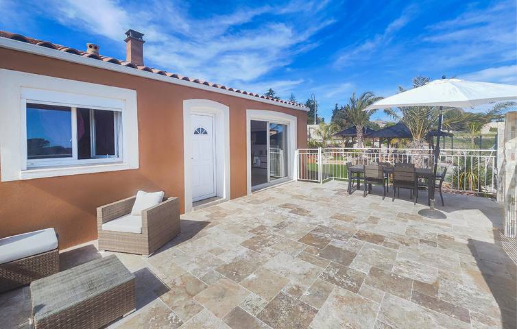 Gîte pour 6 personnes, avec jardin ainsi que terrasse et piscine à Villespassans
