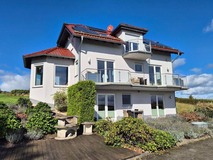 Ferienwohnung für 4 Personen, mit Terrasse und Ausblick in Schleiden