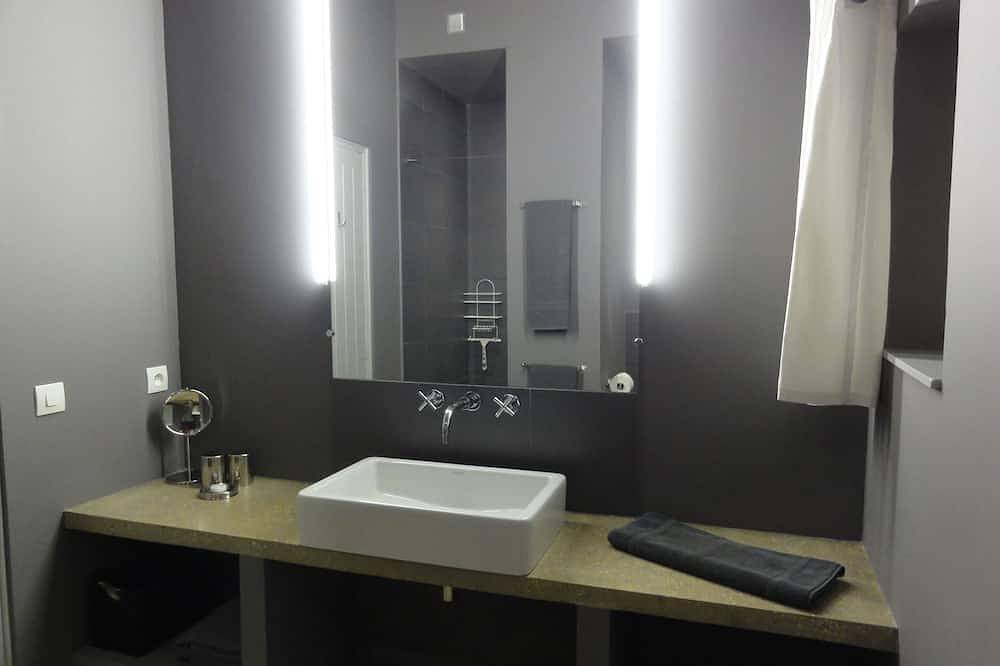 Gite de charme au design contemporain. Meublé de tourisme 4 etoiles. in Clermont-de-Beauregard, Périgord Pourpre