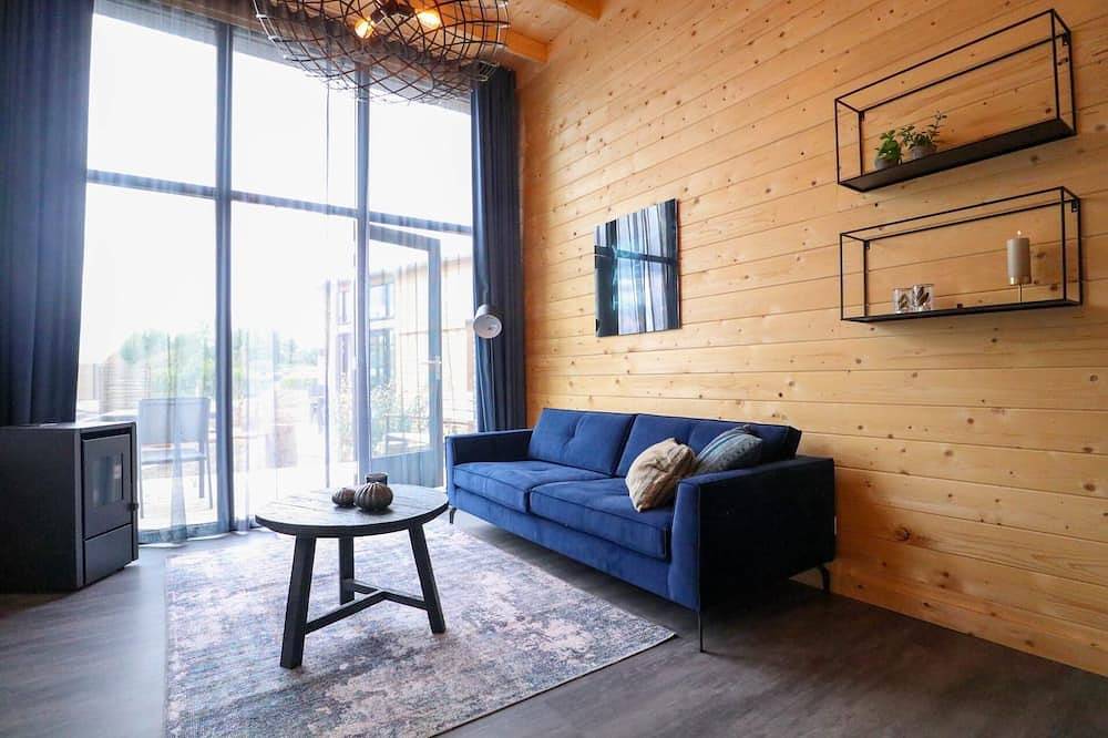 Tiny house with sleeping loft and terrace in IJssel