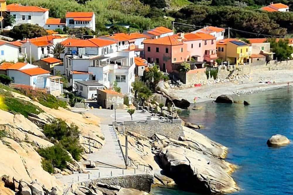Brand new apartment terrace sea view detached cottage Pomonte Last Days 24-31ago in Pomonte, Marciana