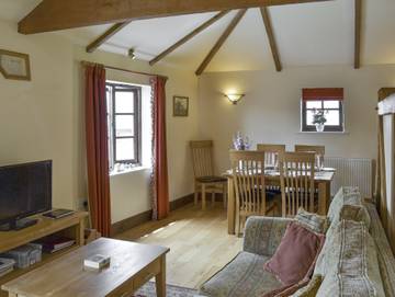 Log Cabin for 5 People in East Meon, Hampshire, Photo 1