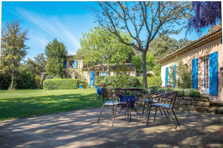 Chambre d’hôte pour 2 personnes, avec Terrasse ainsi que Jardin et Piscine à Saint-Marc-Jaumegarde