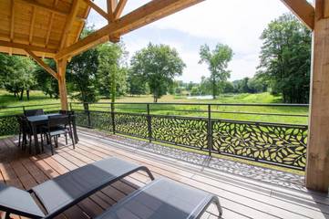 Gîte pour 6 personnes, avec terrasse et jardin à Thiviers
