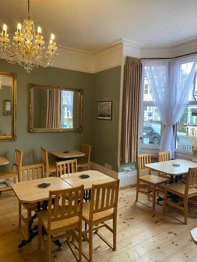 Bed and Breakfast for 2 people in Southsea, Portsmouth