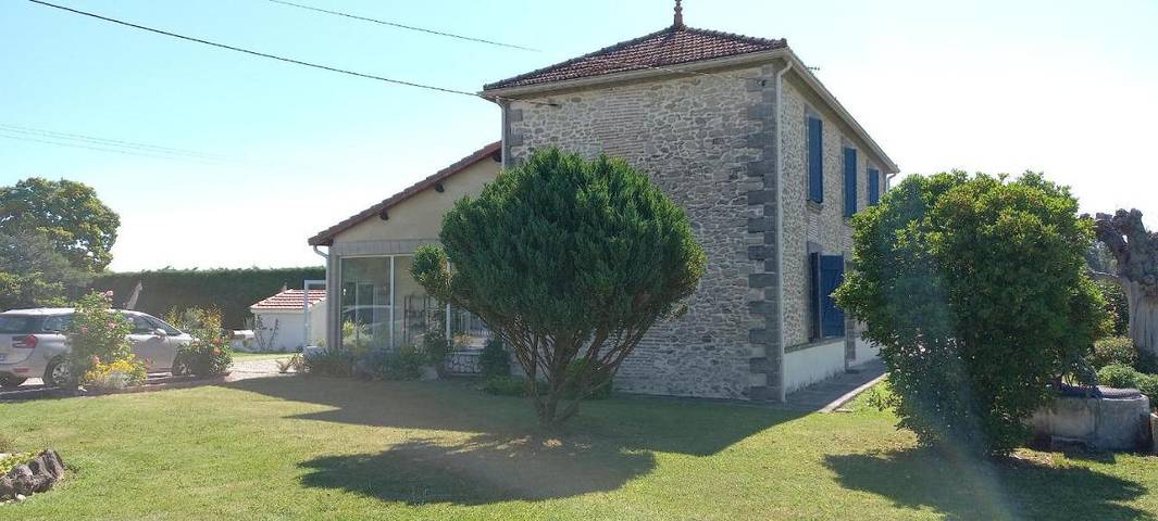 Location de vacances pour 2 personnes, avec piscine et jardin ainsi que terrasse et vue à Aillas - 3