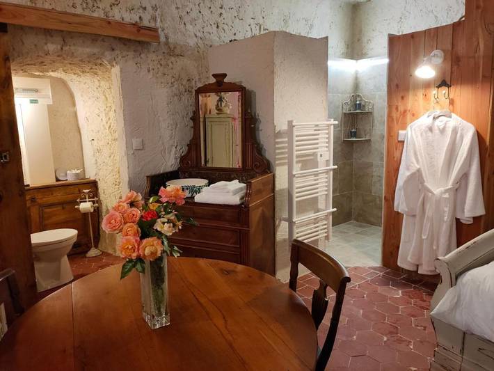 Location de vacances pour 2 personnes, avec Terrasse ainsi que Jardin et Vue à Perrusson - 3