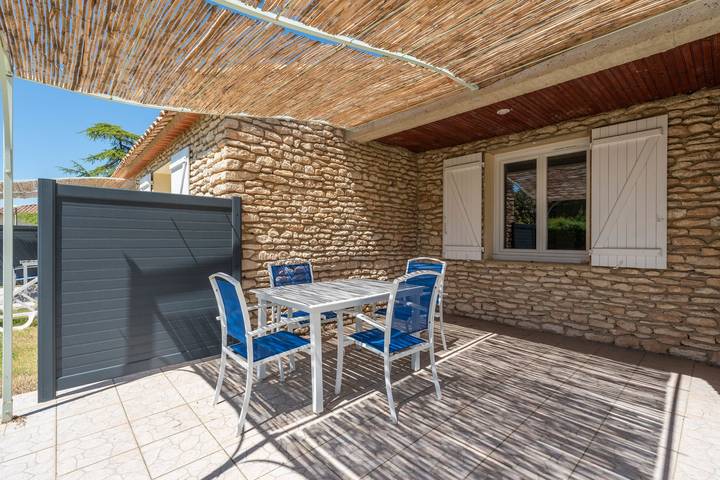 Location de vacances pour 5 personnes, avec Terrasse ainsi que Jardin et Piscine à La Roque-sur-Pernes - 4