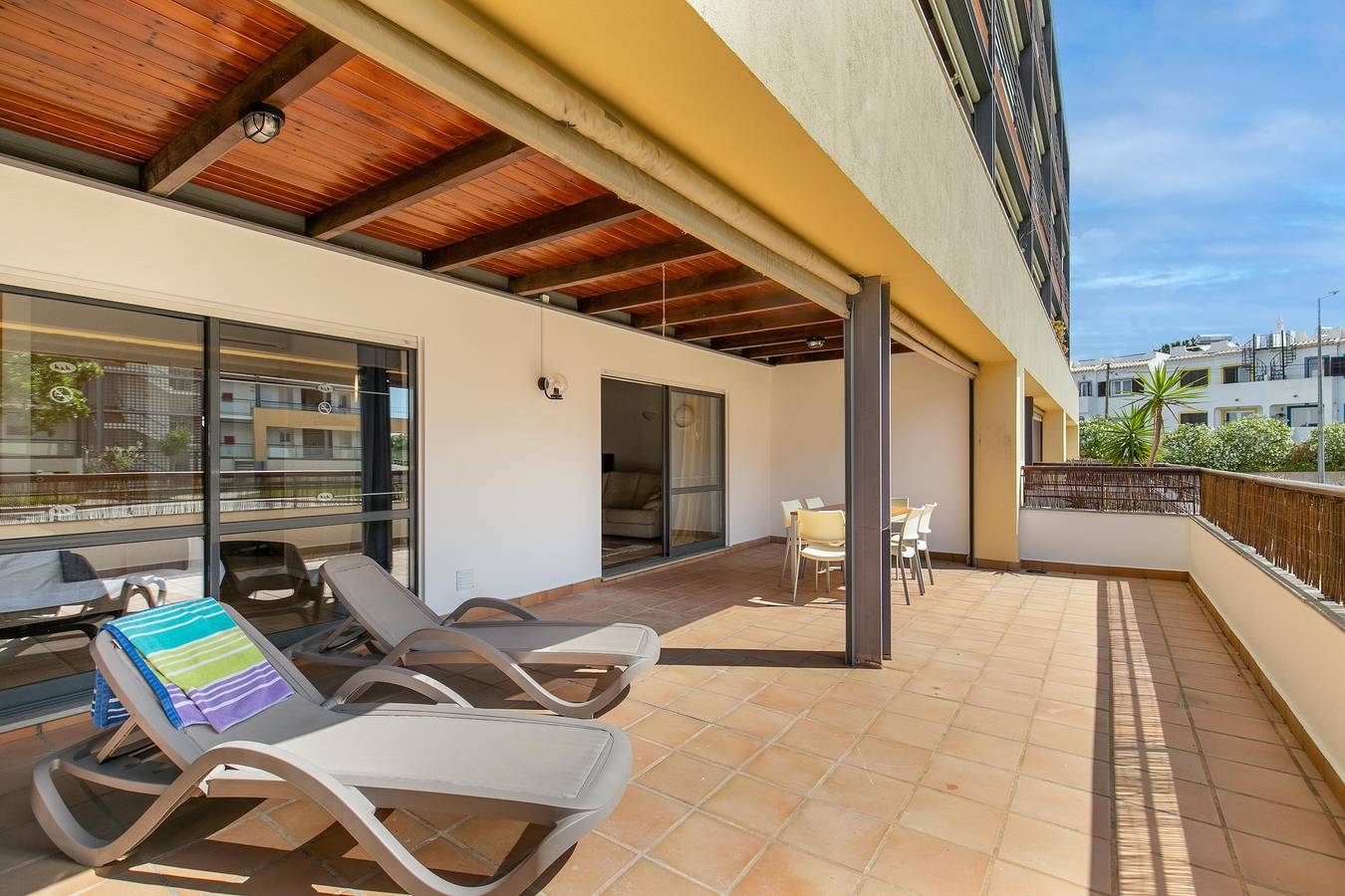 Ganze Wohnung, Ferienwohnung "Marina Park" mit Privatterrasse, Gemeinschaftspool und Wlan in São Sebastião, Lagos