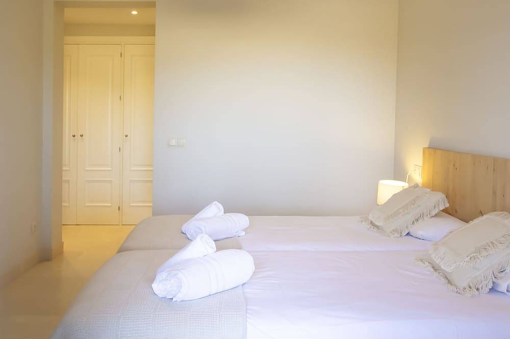 Ganze Wohnung, Lovely 4-bedroom serviced apartment with views in Sotogrande, San Roque
