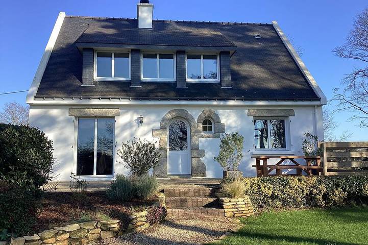 Location de vacances pour 6 personnes, avec Terrasse et Jardin à Plumergat