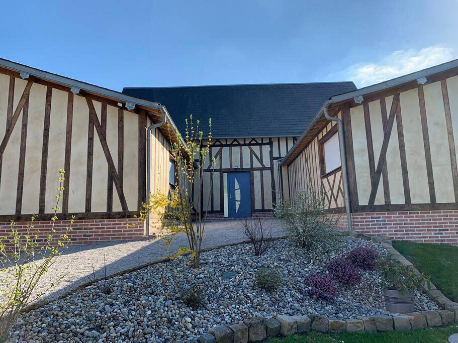 Gîte, Maison entière avec billard et bel espace de vie La Grange in Blicourt, Oise
