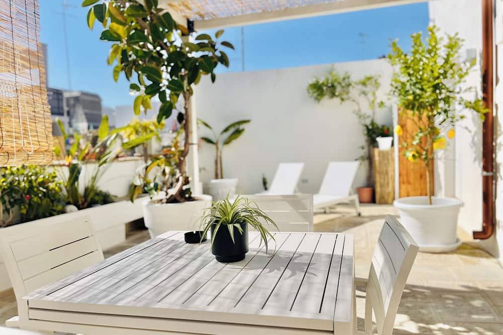 Appartamento intero, Zoe-Apartment Lt Attico con terrazzo esclusivo in Brindisi, Salento