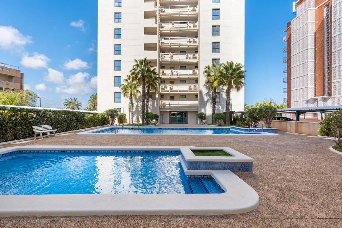 Apartamento entero, Apartamento 'Vista Al Mar, Traumhafter Meerblick' con vistas al mar, Wi-Fi y aire acondicionado. in Mar Azul Torrevieja, Torrevieja