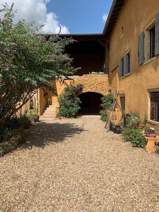 Location de vacances pour 6 personnes, avec jardin ainsi que vue et piscine à Sarcey - 3