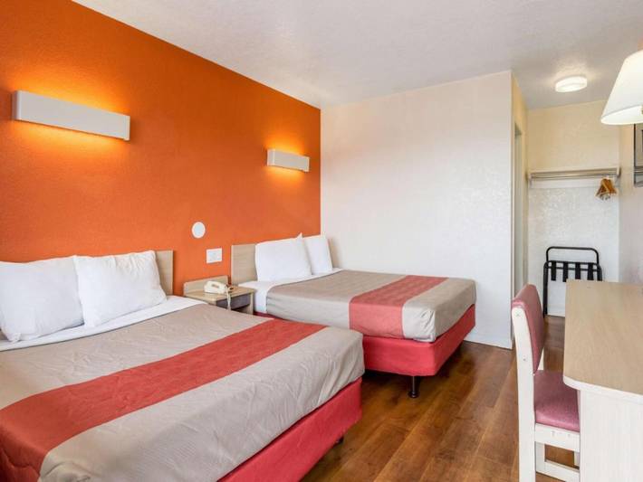 Apartamento entero, Acogedora habitación para fumadores con dos camas in Albuquerque, Condado de Bernalillo