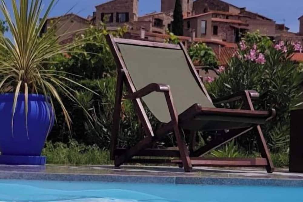 Beautiful, well-equipped house with garden and swimming pool in Marquixanes, Región de Prades (Francia)