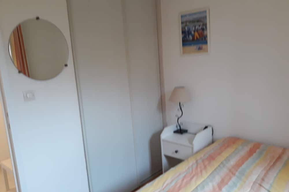 Entire apartment, Appartement à 50 m de la mer in Ouistreham, Caen region