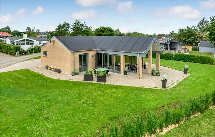 Ferienhaus für 8 Personen, mit Whirlpool und Terrasse sowie Sauna in As Vig