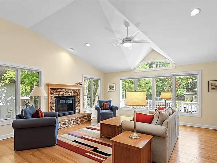 Vacation house for 12 people, with pool in Delaware