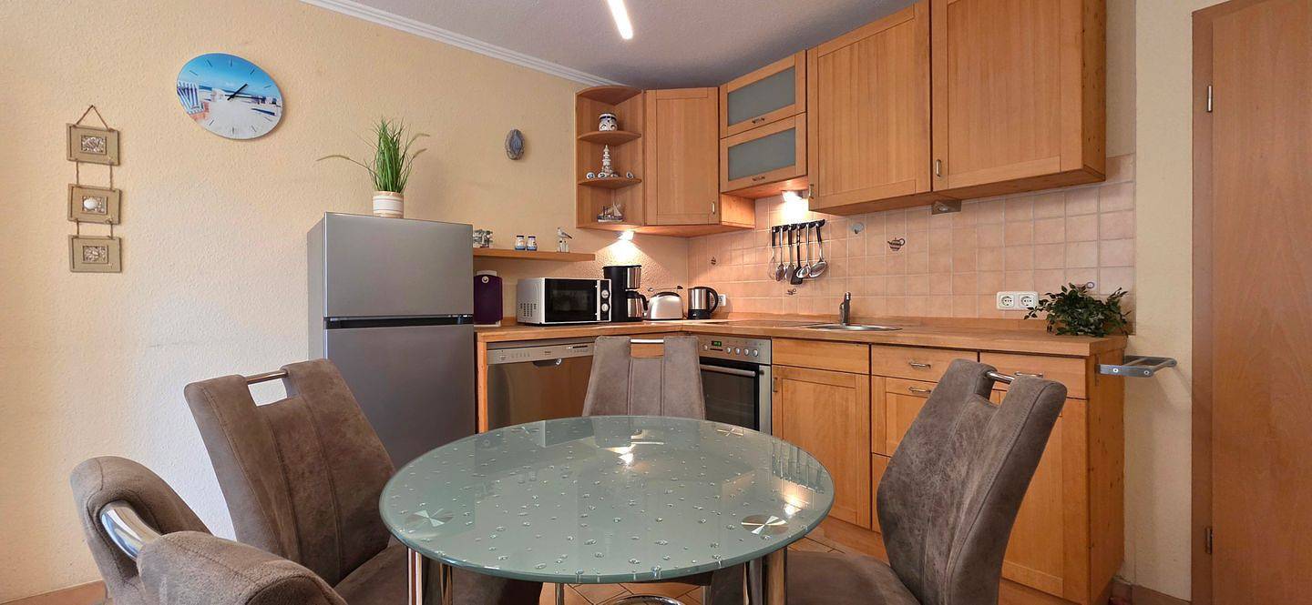 Ganze Wohnung, Die 2-Zimmer-Fewo für 4 Pers. befindet sich im Eg und verfügt über Wlan. in Graal-Müritz, Rostock und Umgebung