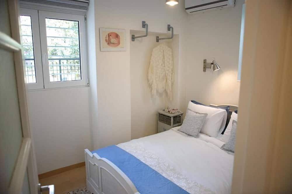 Athener Haus mit Hof in Ampelokipoi in Zentral-Athen, Athen