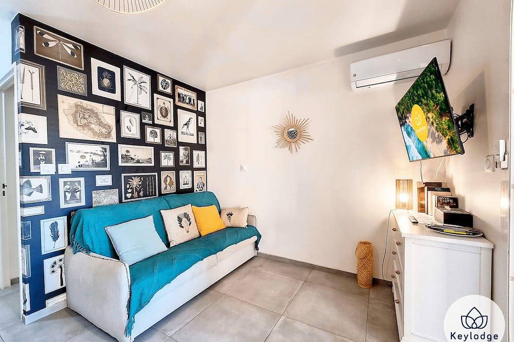 Entire apartment, Beauty, studio with shared swimming pool, in La Saline-les-bains in La Saline les Bains, Saint-Paul