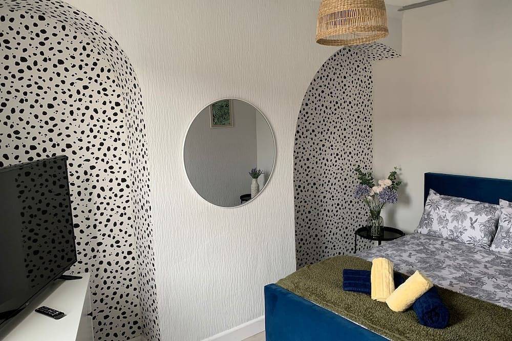 House of Cosy dots with 4 double bedrooms, living room, dining room and garden in Northampton, Northamptonshire