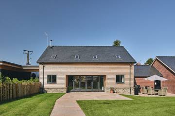 Log Cabin for 6 People in Herefordshire, West Midlands, Photo 1