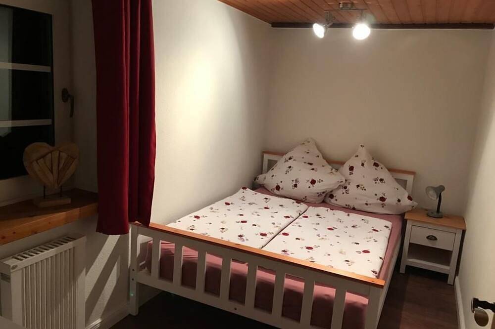 Gemütliches Reetdachhaus in Schleswig-Holstein in Neuendorf-Sachsenbande, Kreis Steinburg