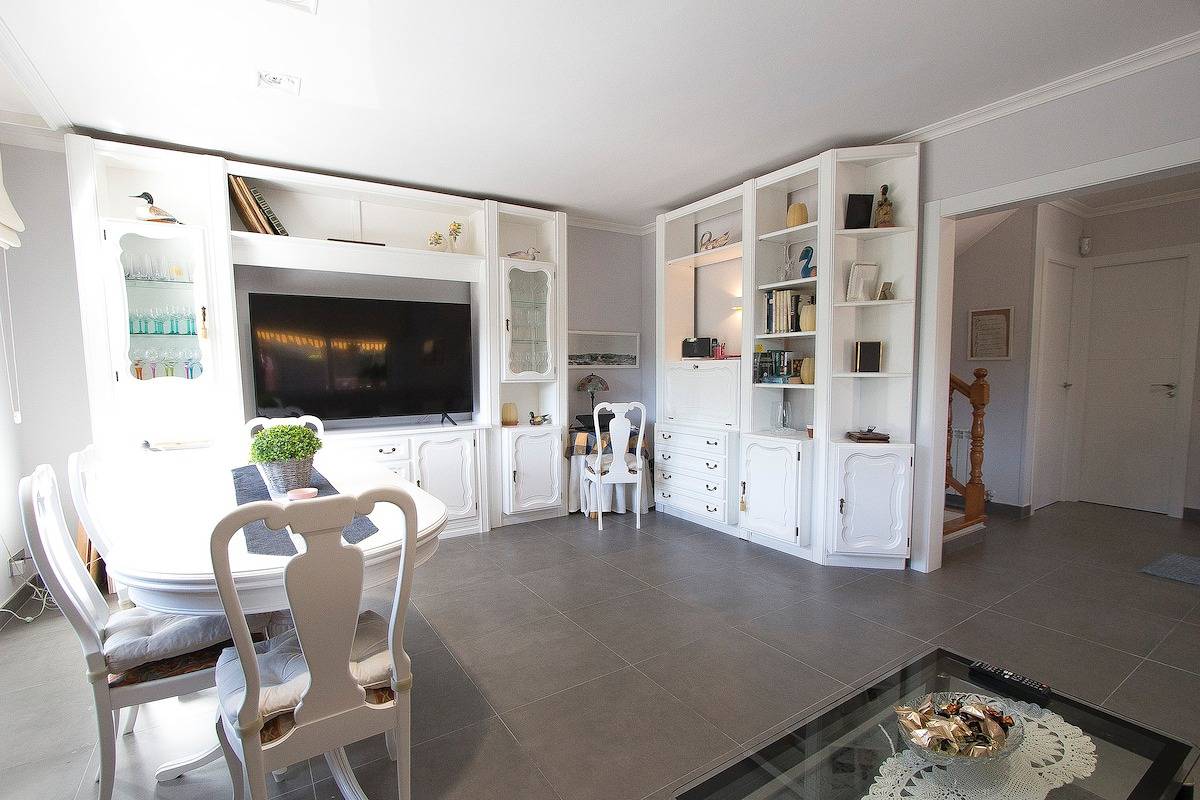 Mountain escape w/ amazing views just 25km to Bcn! in Torrelles de Llobregat, Baix Llobregat