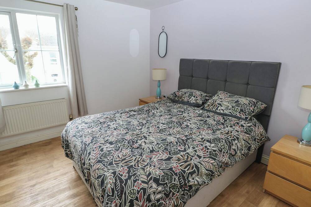 Alban Road, pet friendly, with hot tub in Llanelli in Llanelli, Carmarthenshire