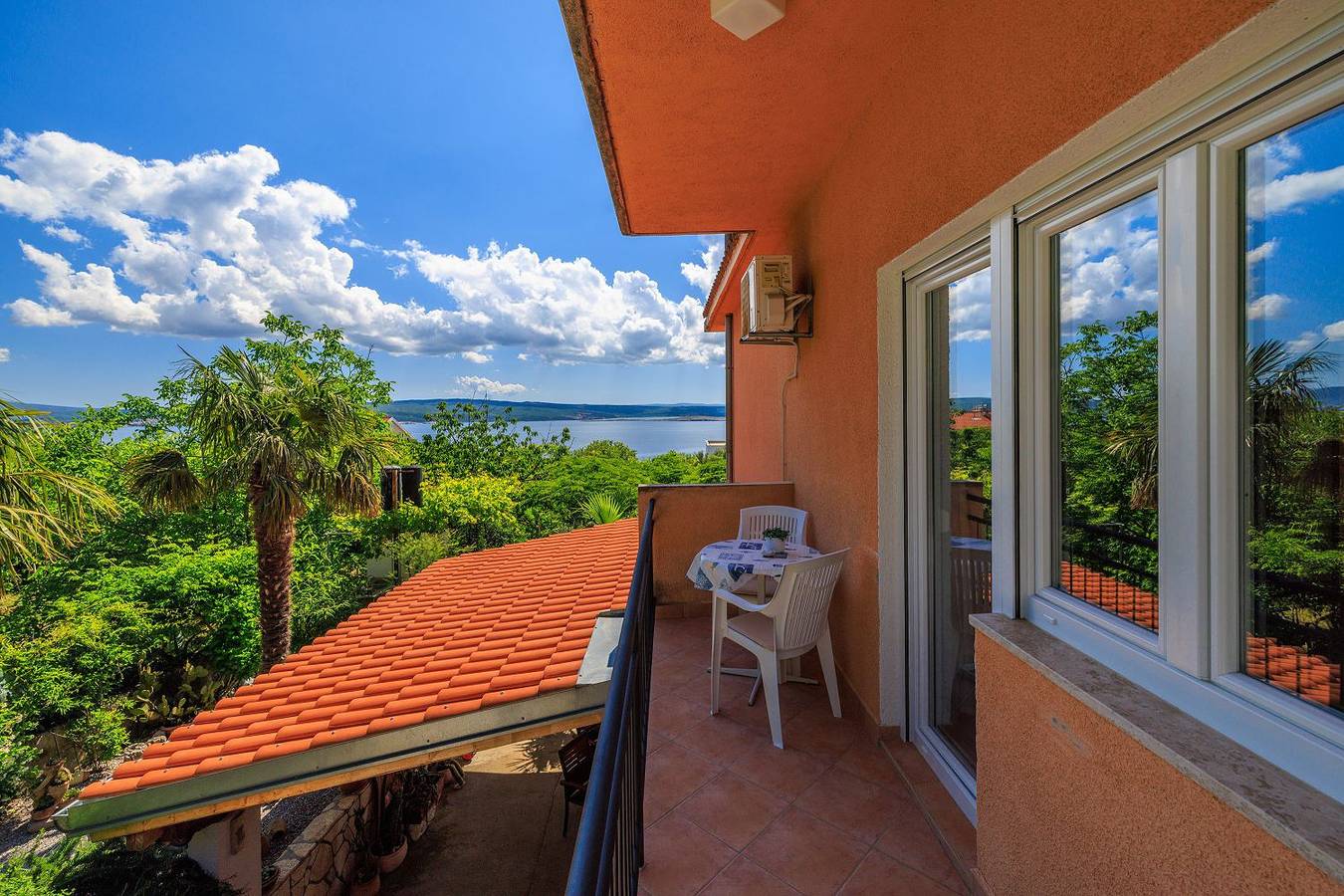 Ganze Wohnung, Charmantes Apartment nur 600 Meter zum Strand mit Meerblick, Holzkohlegrill, Wifi in Dramalj, Primorje-Gorski Kotar