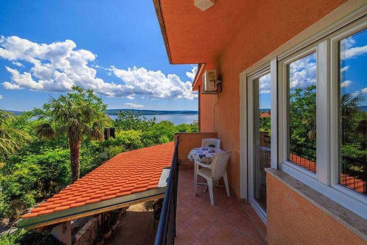 Ganze Wohnung, Charmantes Apartment nur 600 Meter zum Strand mit Meerblick, Holzkohlegrill, Wifi in Dramalj, Primorje-Gorski Kotar