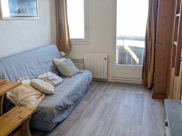 Gîte pour 3 personnes, avec terrasse à Les Adrets