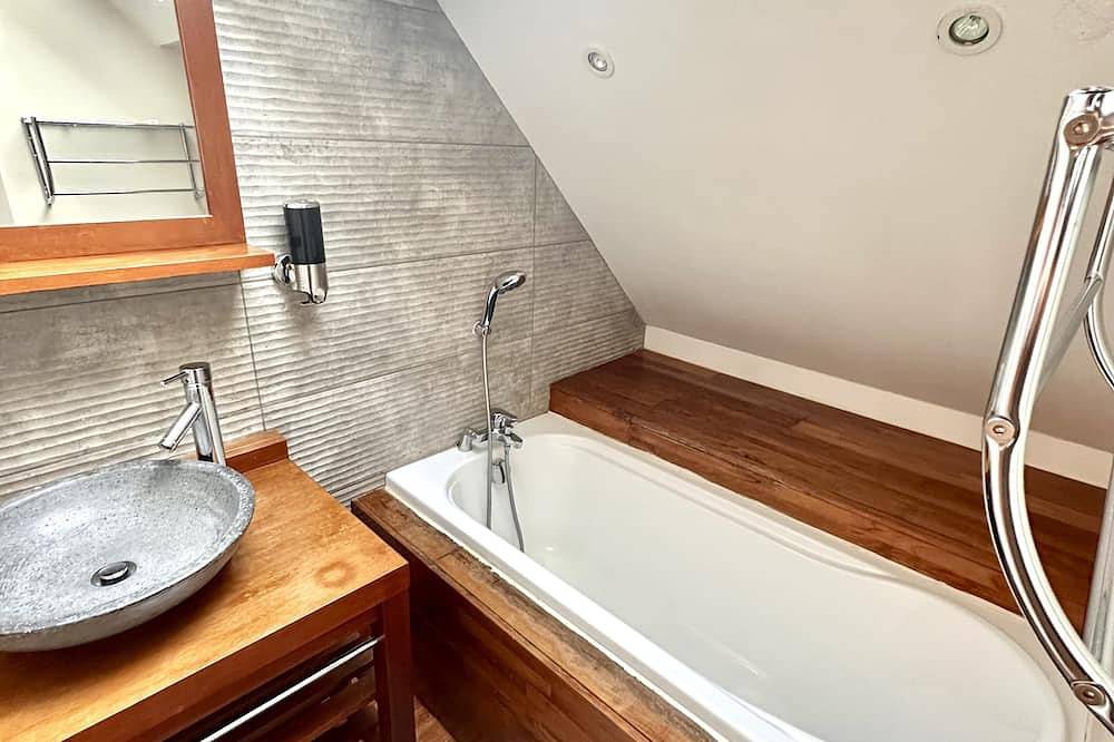 Gite design Les Bambous - 8 people 3 bedrooms Indoor swimming pool in Arques, Región de Saint-Omer
