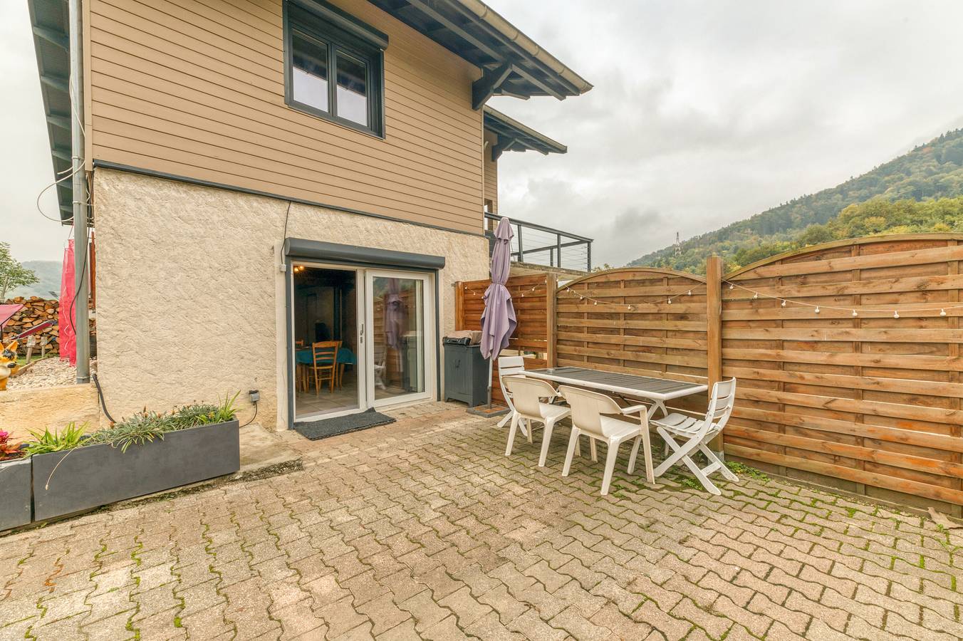 Appartement entier, Appartement 'dans un Chalet' avec Vue sur la Montagne, Terrasse Privée et Wi-Fi in Murianette, Isère