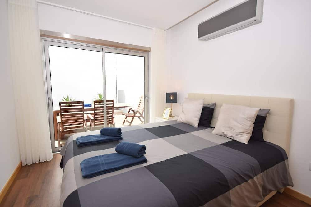 Holiday Home near São Martinho Beach in Salir do Porto, Tornada e Salir do Porto