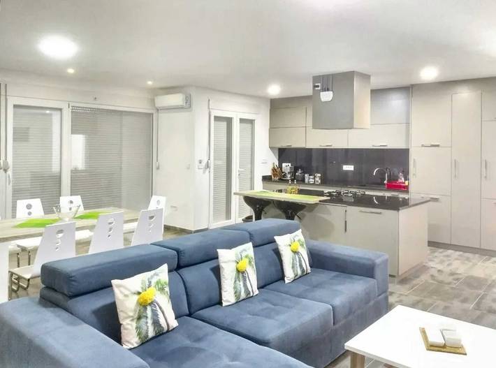 Ferienhaus für 6 Personen, mit Terrasse und Pool in Montenegro - 4